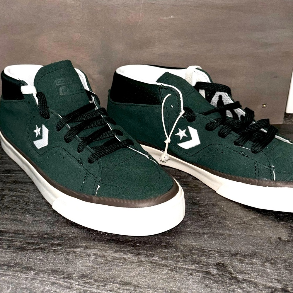 NWT Louie Lopez pro skate shoe. Mid top. Suede emerald women’s 9 men’s 7.5